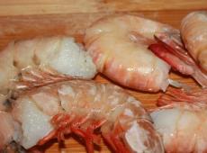 Креветки в духовке: лучшие рецепты запеченных морепродуктов